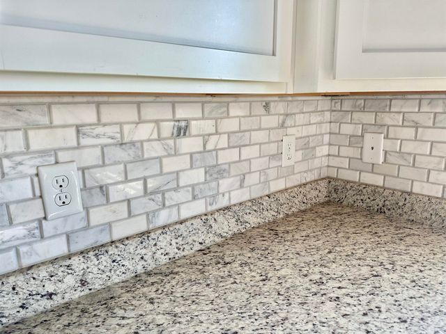 8 MCILWEE LN, Staunton, VA 24401