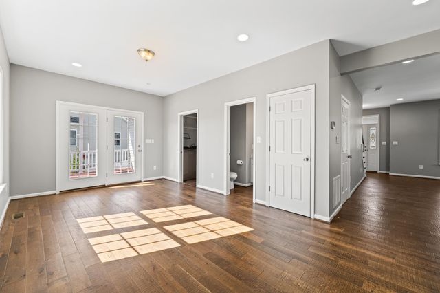 8 MCILWEE LN, Staunton, VA 24401