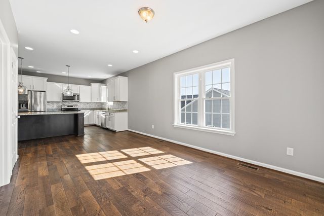 8 MCILWEE LN, Staunton, VA 24401