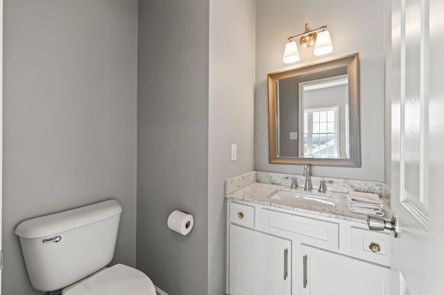 8 MCILWEE LN, Staunton, VA 24401