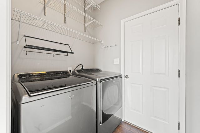 8 MCILWEE LN, Staunton, VA 24401