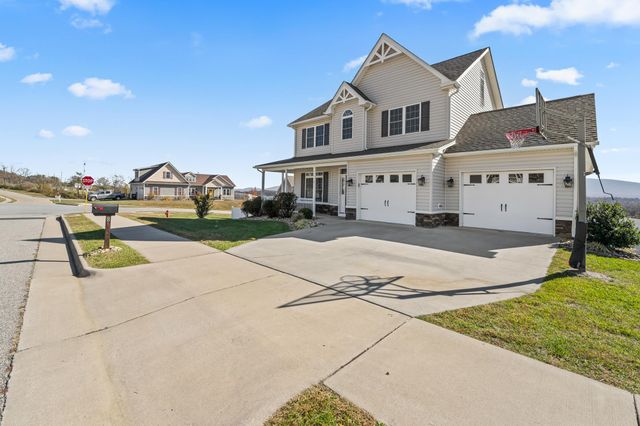 8 MCILWEE LN, Staunton, VA 24401