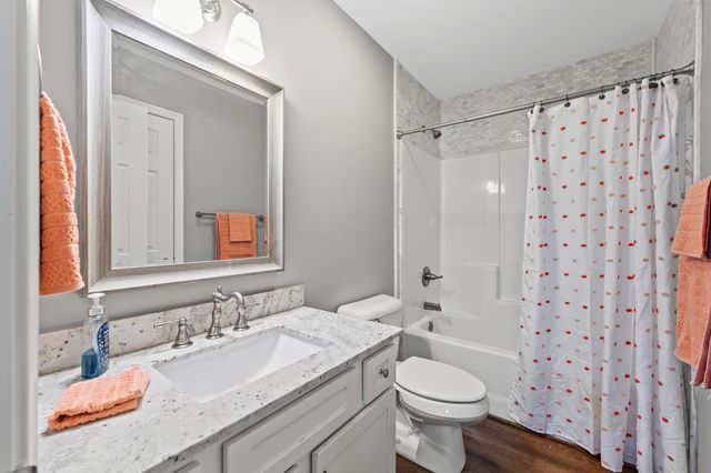 8 MCILWEE LN, Staunton, VA 24401