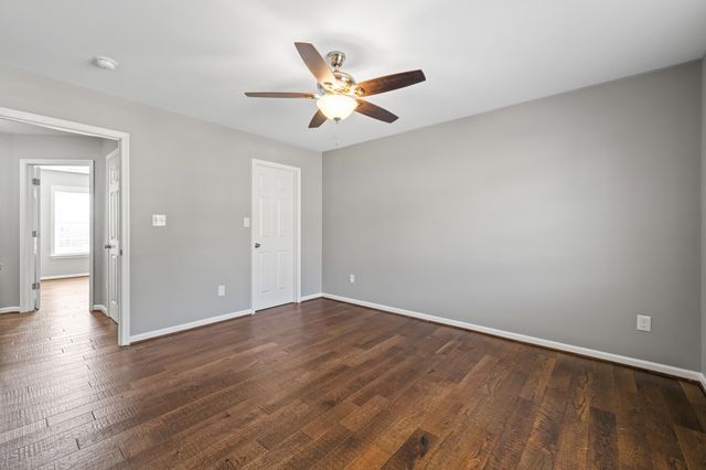 8 MCILWEE LN, Staunton, VA 24401