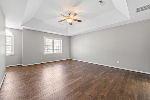 8 MCILWEE LN, Staunton, VA 24401