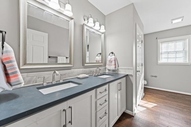 8 MCILWEE LN, Staunton, VA 24401