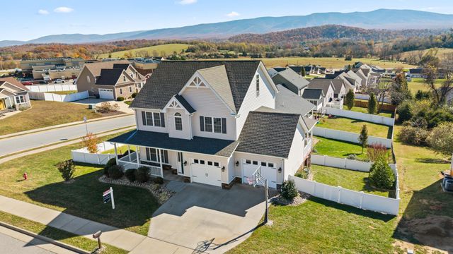 8 MCILWEE LN, Staunton, VA 24401