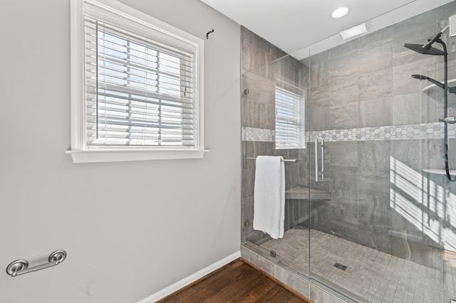 8 MCILWEE LN, Staunton, VA 24401