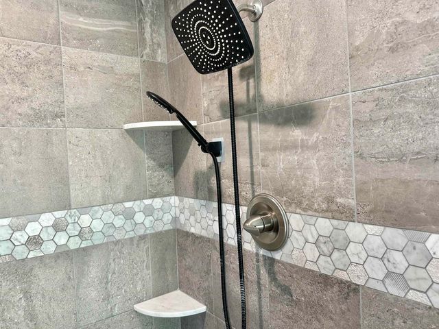 8 MCILWEE LN, Staunton, VA 24401