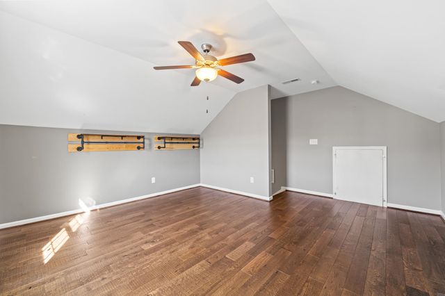 8 MCILWEE LN, Staunton, VA 24401