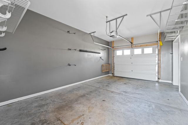 8 MCILWEE LN, Staunton, VA 24401