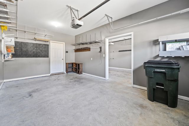 8 MCILWEE LN, Staunton, VA 24401