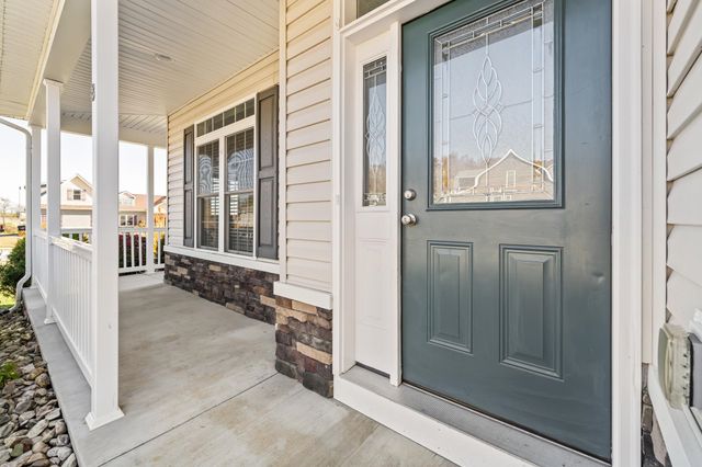 8 MCILWEE LN, Staunton, VA 24401