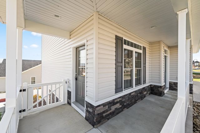 8 MCILWEE LN, Staunton, VA 24401