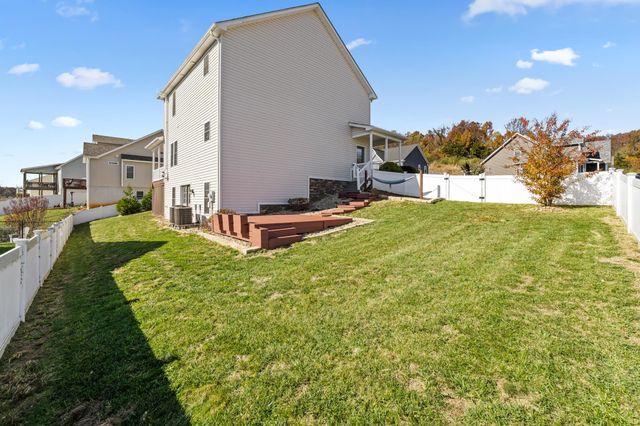 8 MCILWEE LN, Staunton, VA 24401