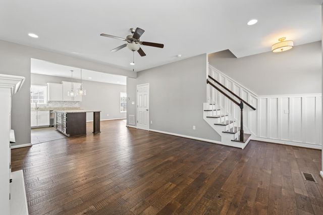 8 MCILWEE LN, Staunton, VA 24401