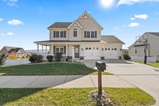 8 MCILWEE LN, Staunton, VA 24401