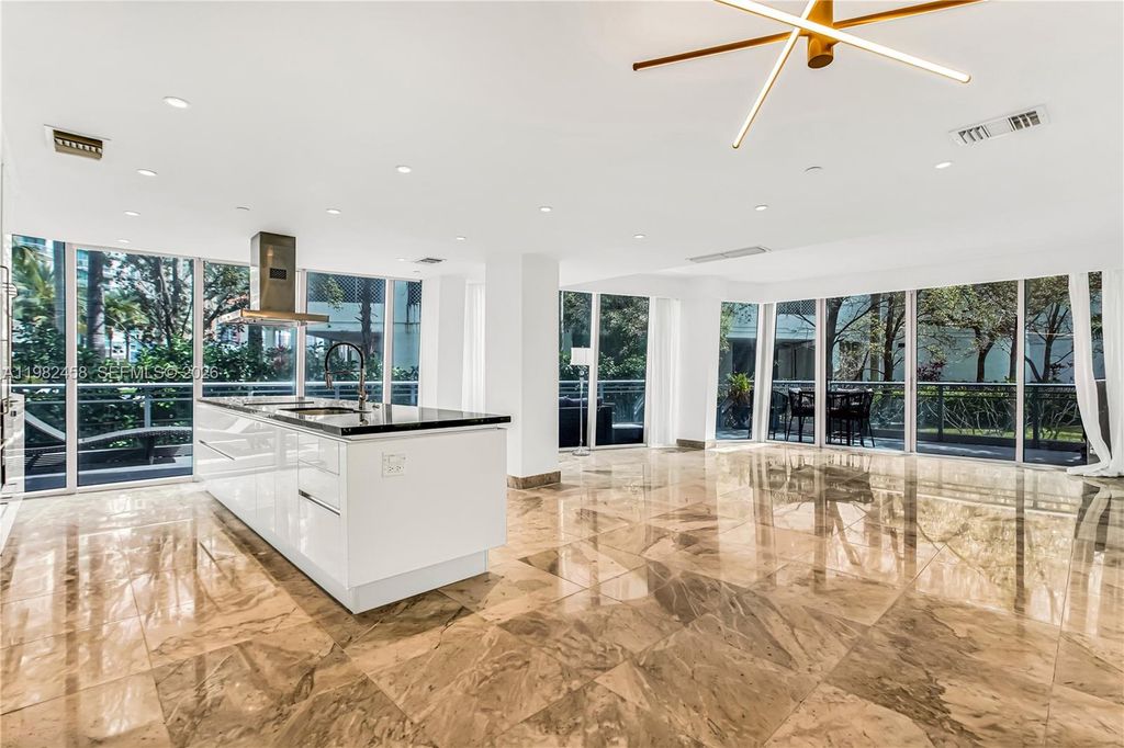 2950 NE 188th Street 150, Aventura, FL 33180