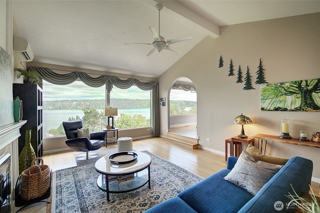 14820 39th Avenue NE, Lake Forest Park, WA 98155