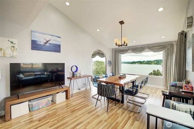 14820 39th Avenue NE, Lake Forest Park, WA 98155