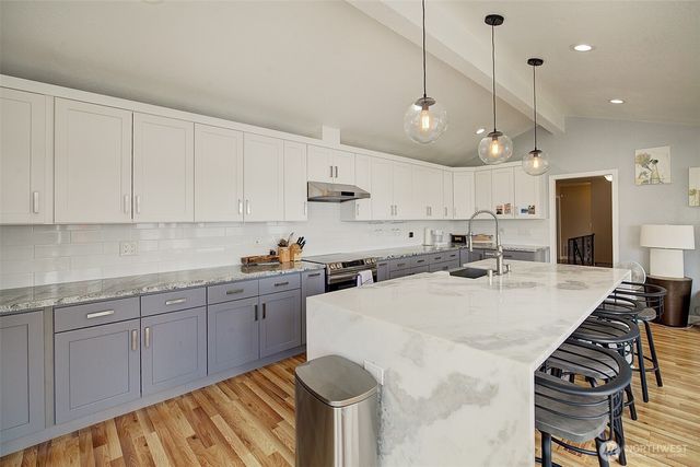 14820 39th Avenue NE, Lake Forest Park, WA 98155