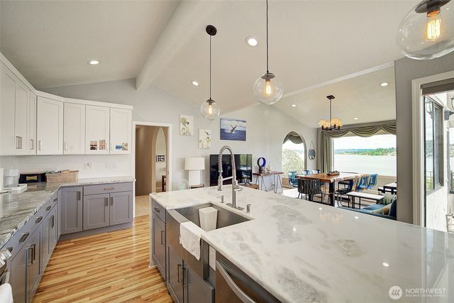 14820 39th Avenue NE, Lake Forest Park, WA 98155