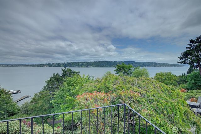 14820 39th Avenue NE, Lake Forest Park, WA 98155
