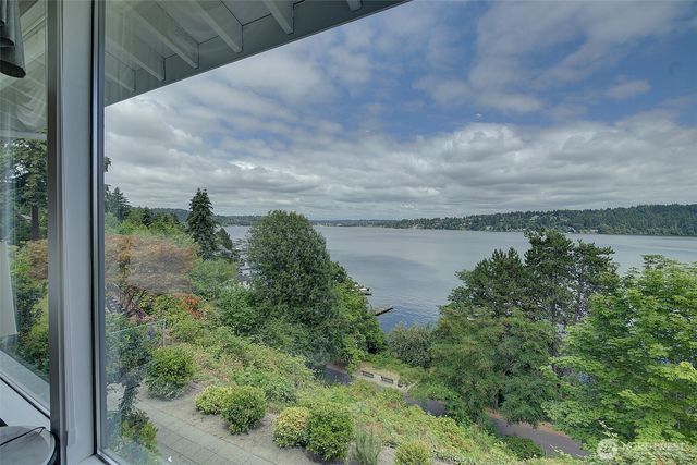 14820 39th Avenue NE, Lake Forest Park, WA 98155