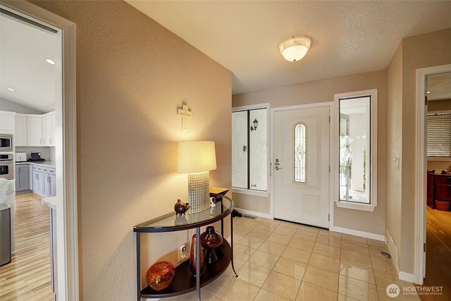 14820 39th Avenue NE, Lake Forest Park, WA 98155