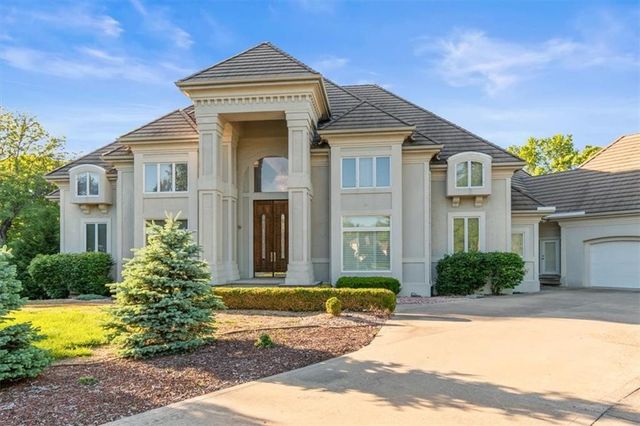 1601 NW Arrowhead Trail, Blue Springs, MO 64015