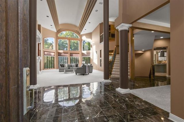 1601 NW Arrowhead Trail, Blue Springs, MO 64015