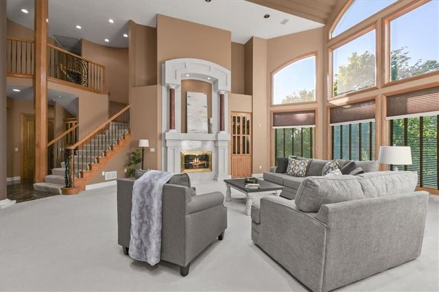 1601 NW Arrowhead Trail, Blue Springs, MO 64015