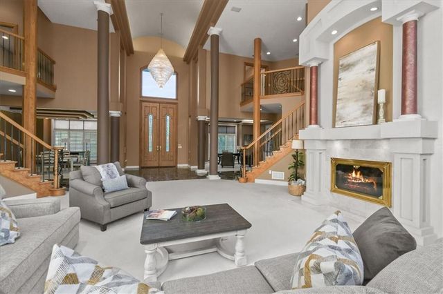 1601 NW Arrowhead Trail, Blue Springs, MO 64015