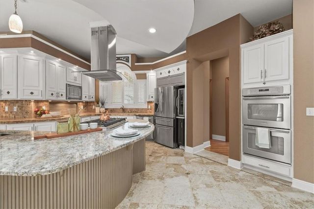 1601 NW Arrowhead Trail, Blue Springs, MO 64015