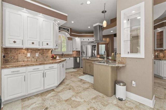 1601 NW Arrowhead Trail, Blue Springs, MO 64015