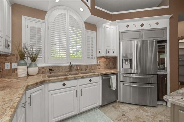 1601 NW Arrowhead Trail, Blue Springs, MO 64015