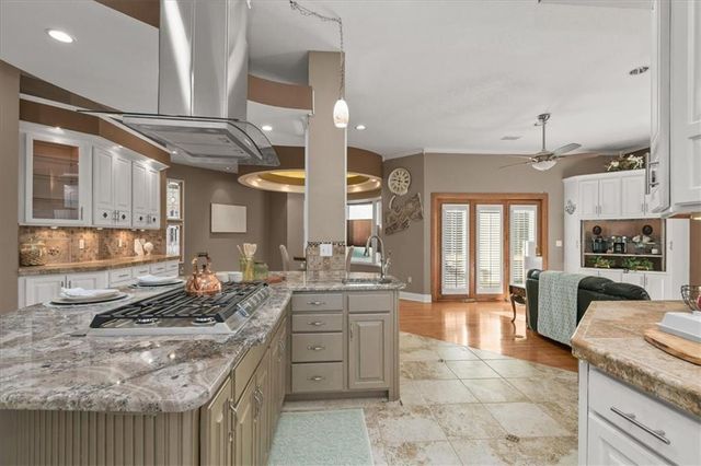 1601 NW Arrowhead Trail, Blue Springs, MO 64015