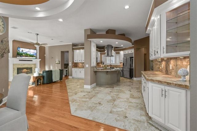 1601 NW Arrowhead Trail, Blue Springs, MO 64015