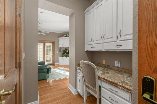 1601 NW Arrowhead Trail, Blue Springs, MO 64015