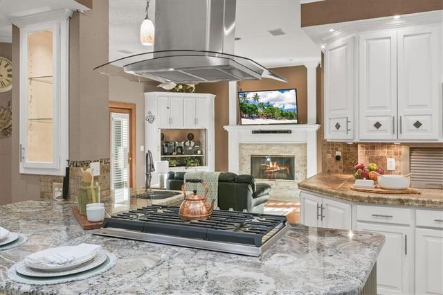 1601 NW Arrowhead Trail, Blue Springs, MO 64015