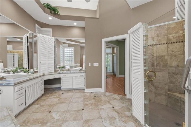 1601 NW Arrowhead Trail, Blue Springs, MO 64015
