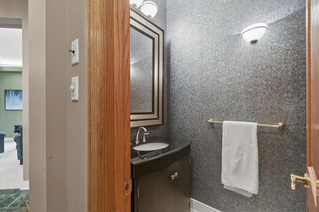 1601 NW Arrowhead Trail, Blue Springs, MO 64015