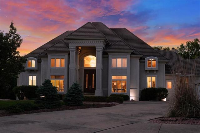 1601 NW Arrowhead Trail, Blue Springs, MO 64015
