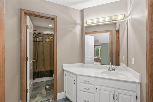 1601 NW Arrowhead Trail, Blue Springs, MO 64015