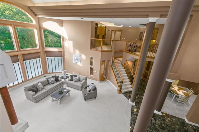 1601 NW Arrowhead Trail, Blue Springs, MO 64015