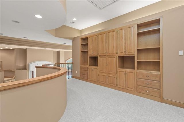 1601 NW Arrowhead Trail, Blue Springs, MO 64015