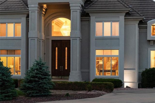 1601 NW Arrowhead Trail, Blue Springs, MO 64015