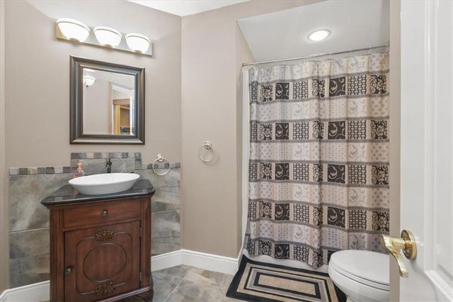 1601 NW Arrowhead Trail, Blue Springs, MO 64015