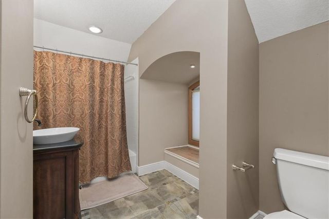 1601 NW Arrowhead Trail, Blue Springs, MO 64015