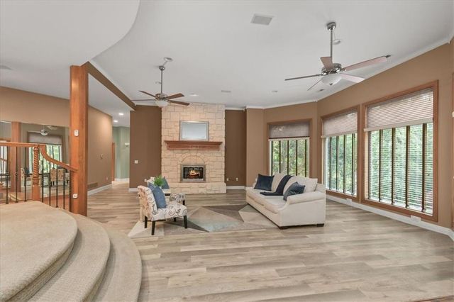 1601 NW Arrowhead Trail, Blue Springs, MO 64015